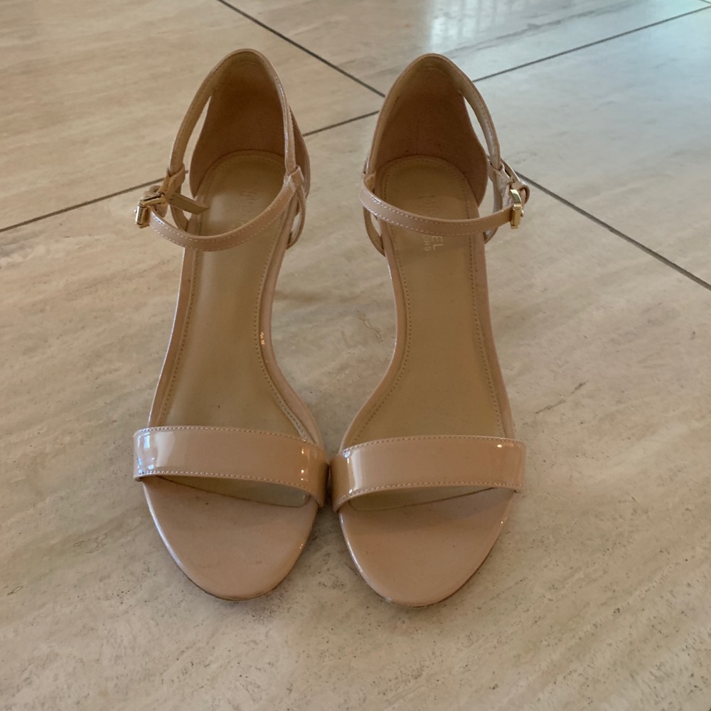 Michael Kors Simone mid patent sandle